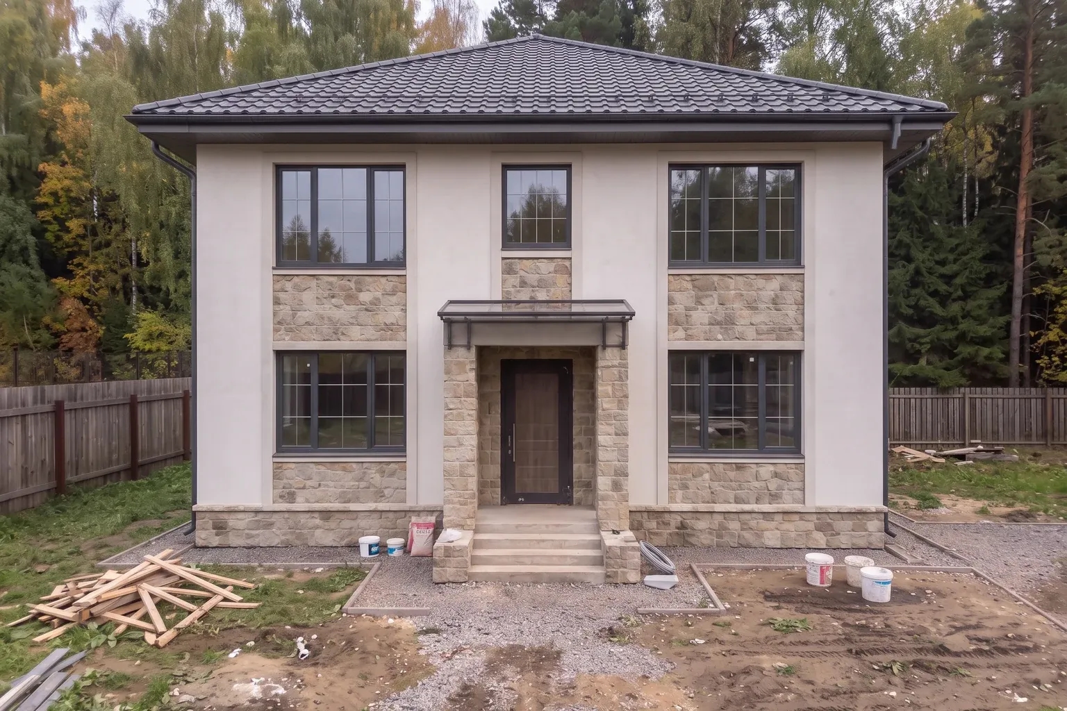 Дом «Кварц 216». Главный фасад прямо